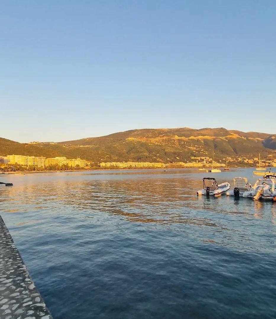 Lungomare Center Apartment Vlore